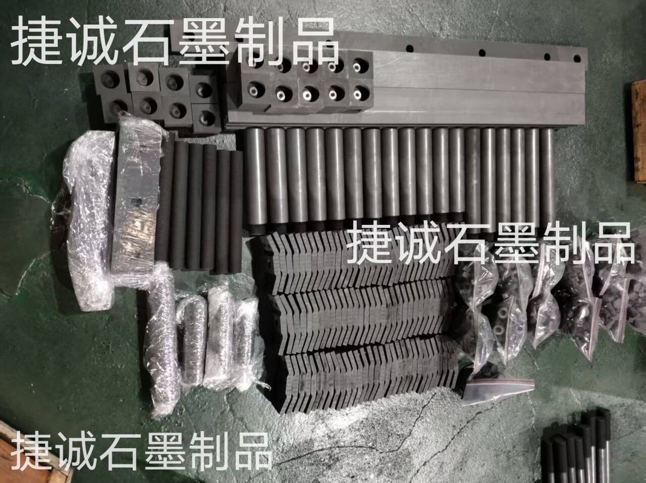 真空爐石墨件，真空爐石墨配件，真空爐石墨發(fā)熱元件，真空爐石墨立柱，真空爐石墨加熱棒，真空爐石墨件加工，真空爐石墨配件加工，真空爐石墨件生產(chǎn)廠(chǎng)家